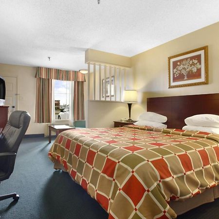 Super 8 by Wyndham New Iberia Motel Bagian luar foto