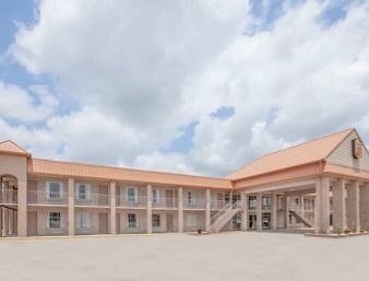 Super 8 by Wyndham New Iberia Motel Bagian luar foto