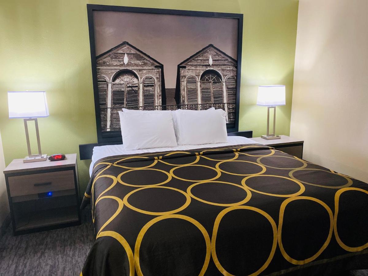 Super 8 by Wyndham New Iberia Motel Bagian luar foto