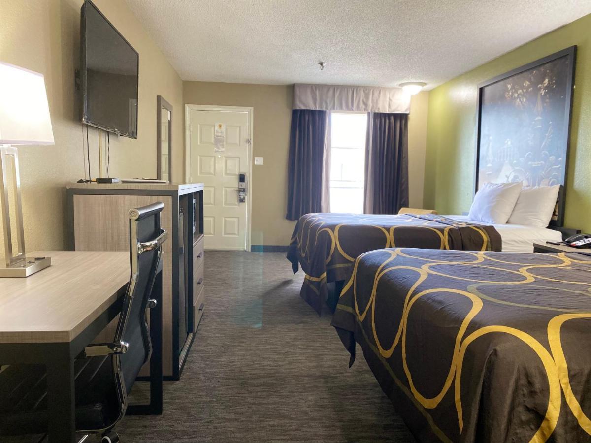 Super 8 by Wyndham New Iberia Motel Bagian luar foto