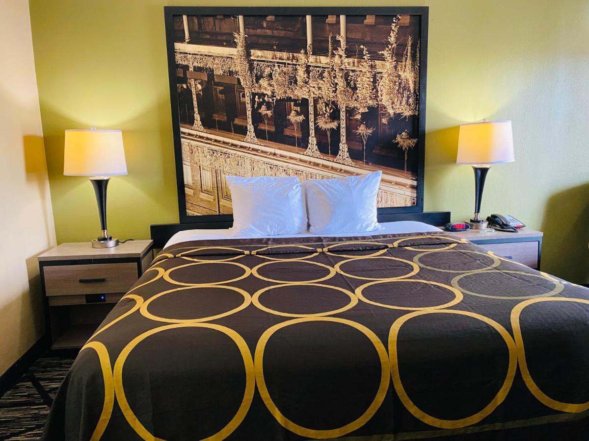 Super 8 by Wyndham New Iberia Motel Bagian luar foto