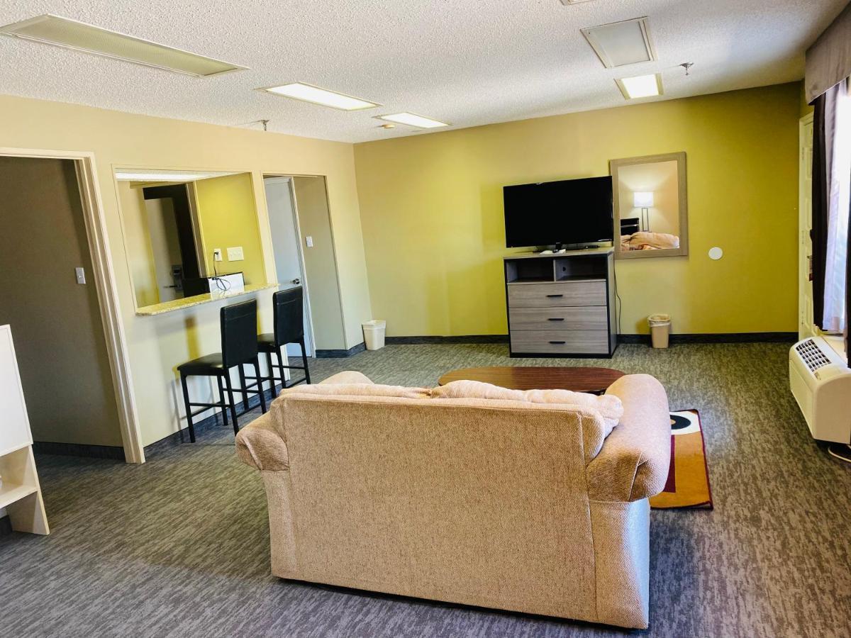Super 8 by Wyndham New Iberia Motel Bagian luar foto