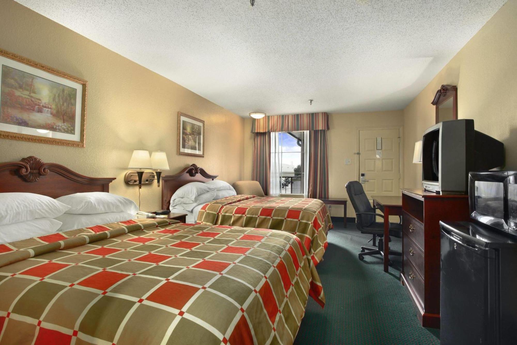 Super 8 by Wyndham New Iberia Motel Bagian luar foto