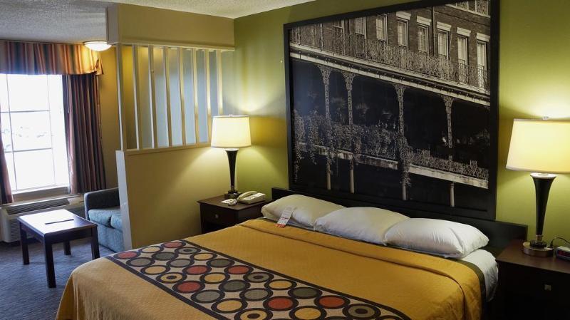 Super 8 by Wyndham New Iberia Motel Bagian luar foto